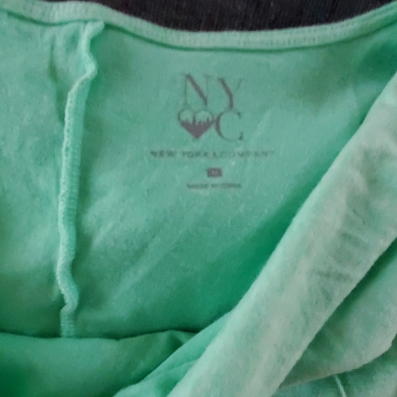 NEW YORK AND COMPANY - Picture 3 of 4